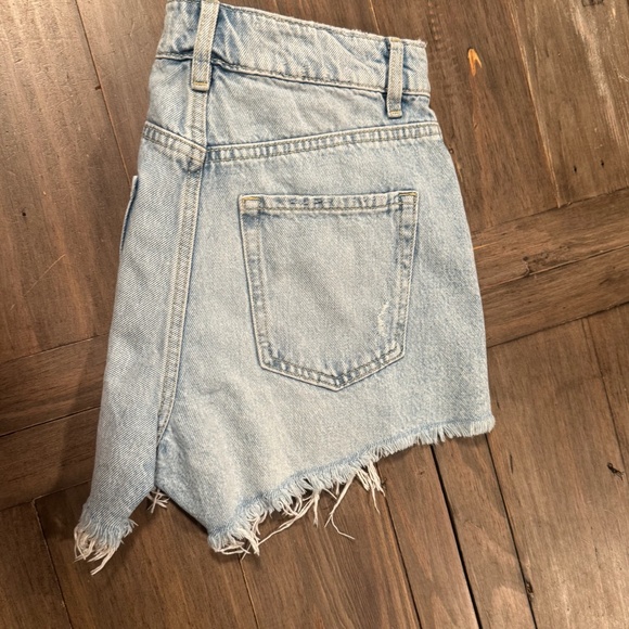Dynamite Claudia Jean Shorts - Light Wash - High Rise (Size 0 | 25) - Picture 5 of 8